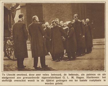 870073 Afbeelding van de begrafenis van de Utrechtse sigarenfabrikant G.L.M. Hagen (met fabriek en winkel op de hoek ...